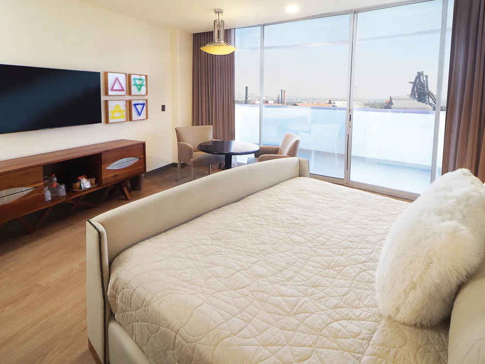 Habitación con balcón y vista panorámica