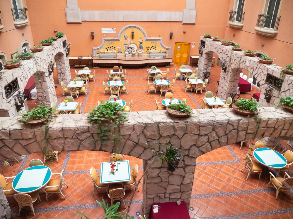 Desayunador en el patio del Holiday Inn Express Guanajuato