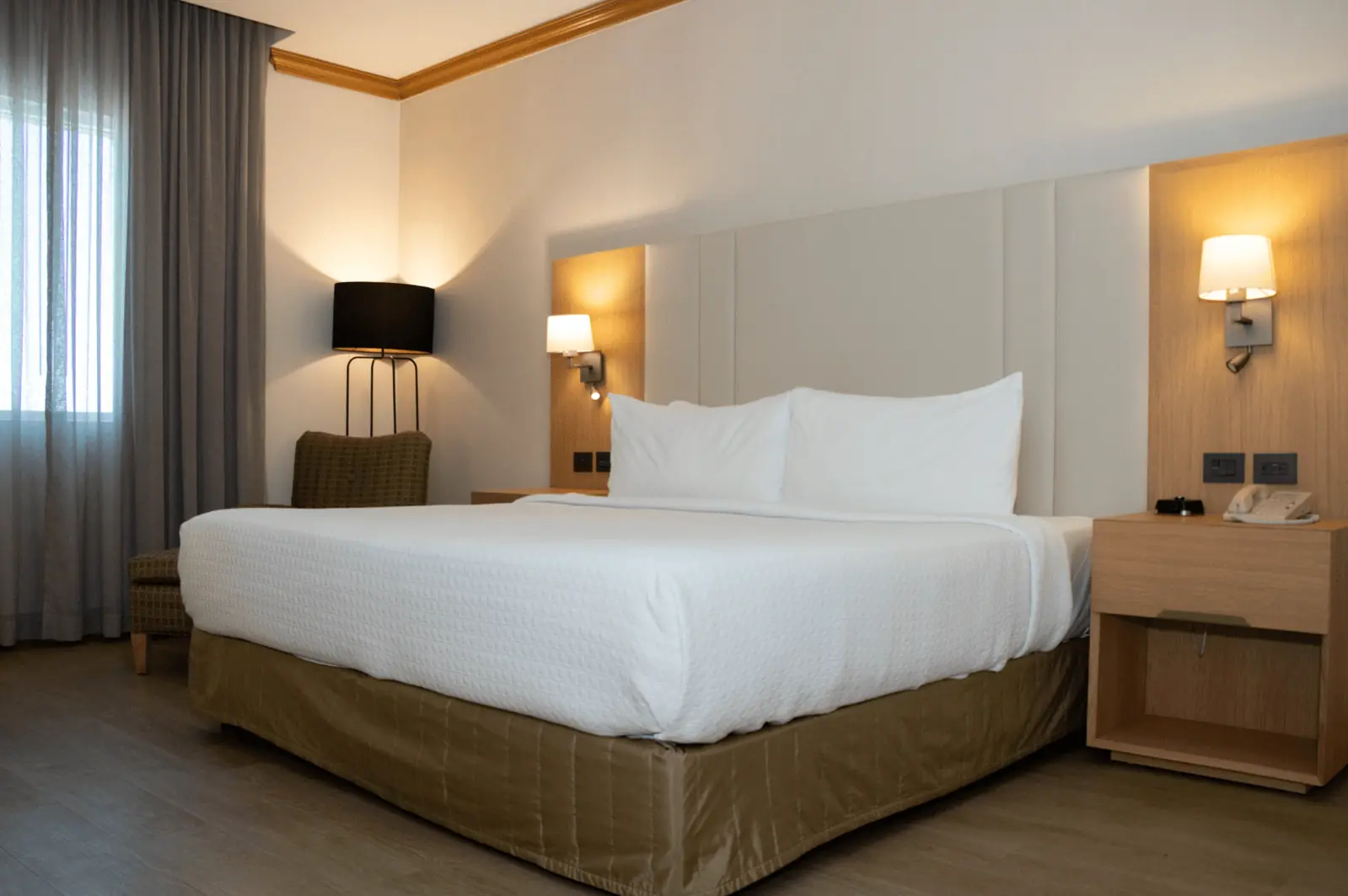 1 CAMA KING ESTÁNDAR 1 de 4