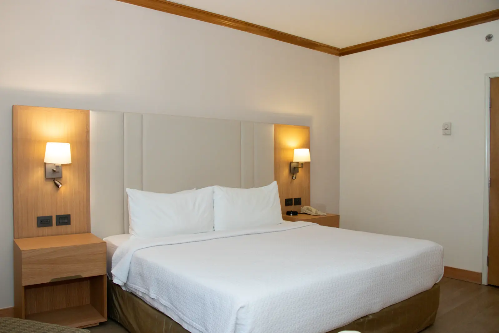 1 CAMA KING ESTÁNDAR 3 de 4