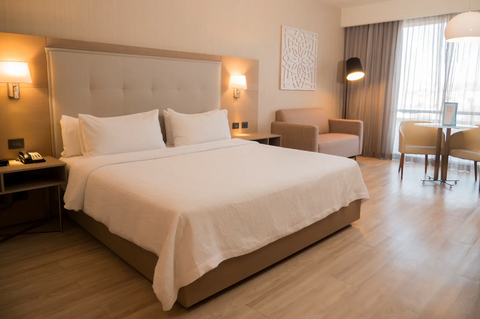 1 CAMA KING AMPLIA 6 de 8