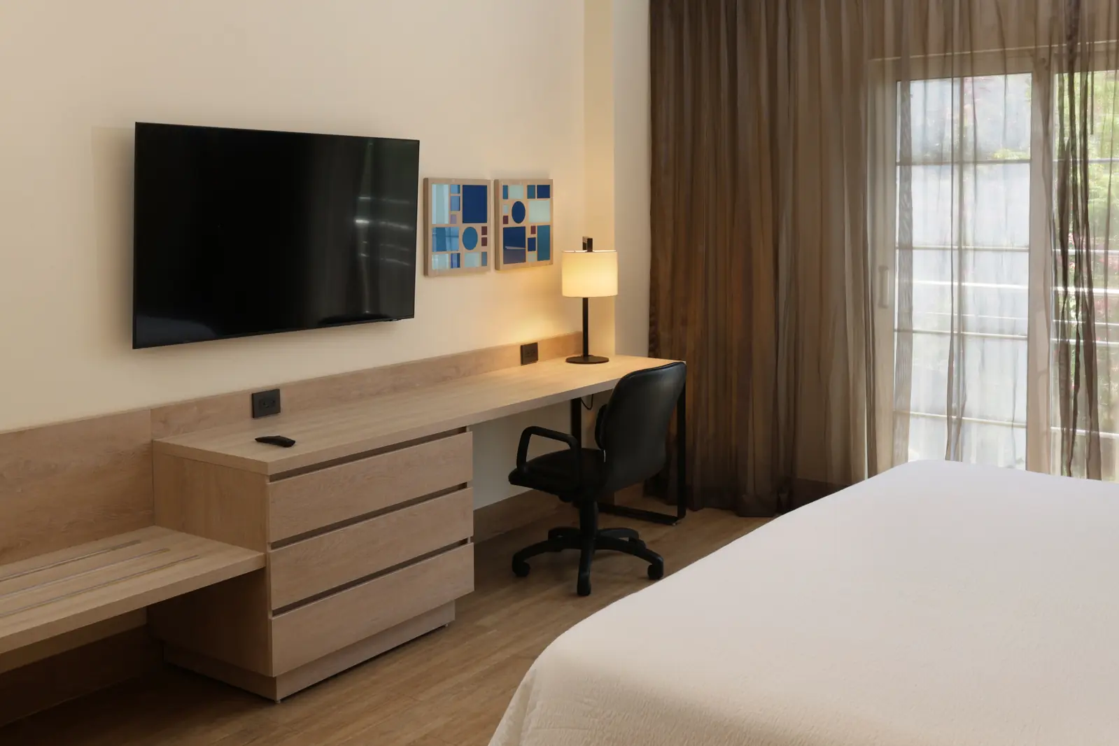 1 CAMA KING ESTÁNDAR 3 de 4