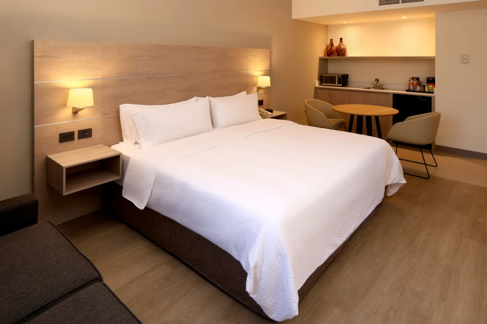 1 CAMA KING SUPERIOR 2 de 7