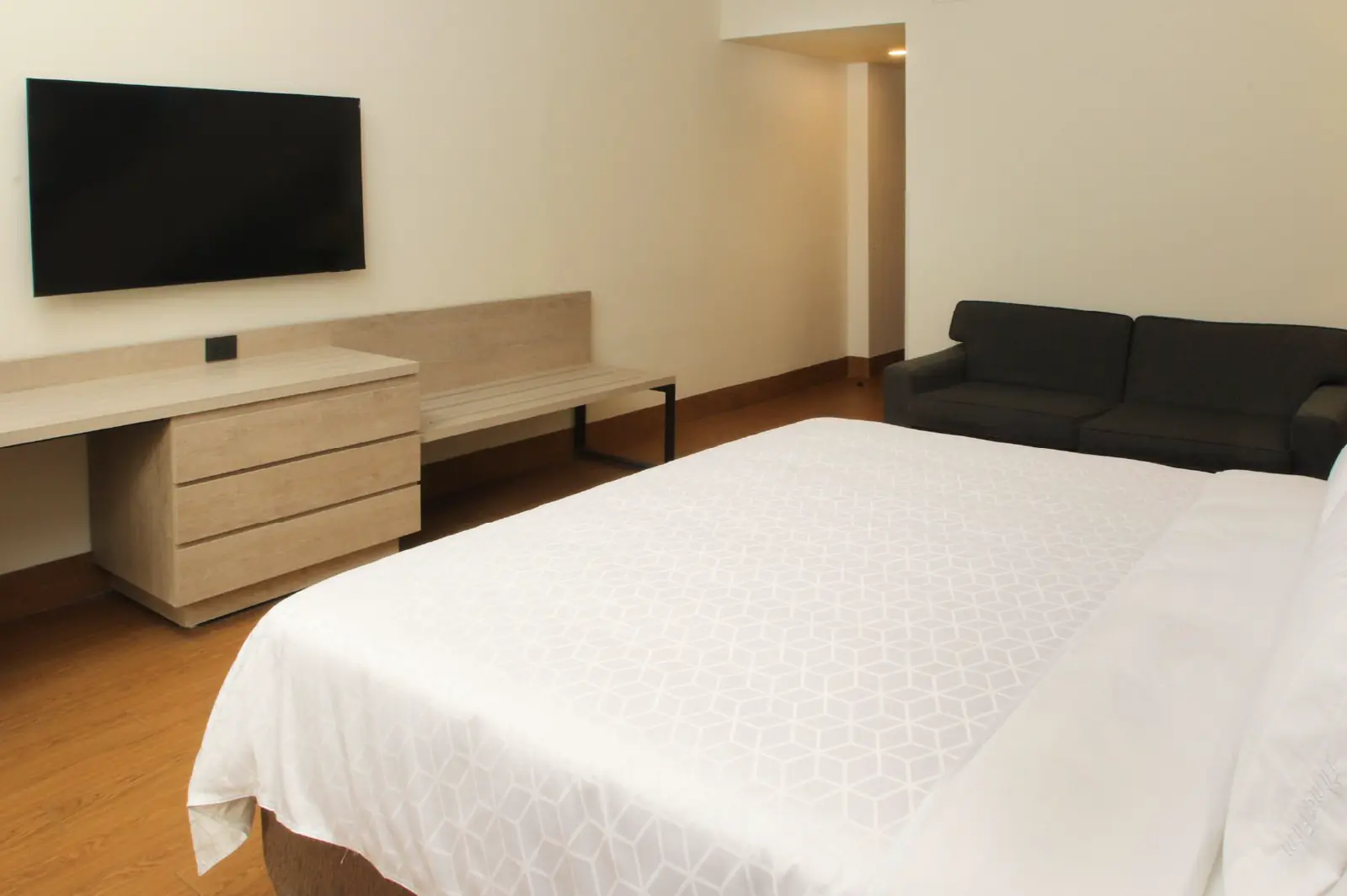 1 CAMA KING ESTÁNDAR 2 de 6