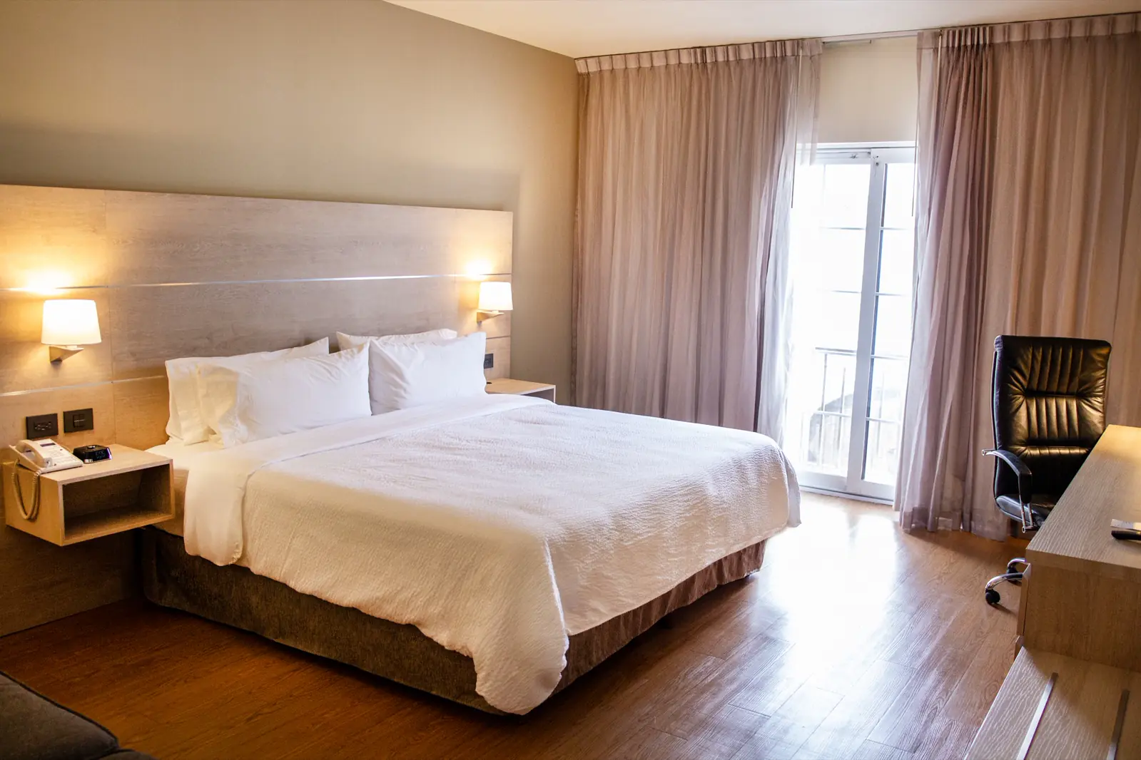 1 CAMA KING ESTÁNDAR 1 de 6