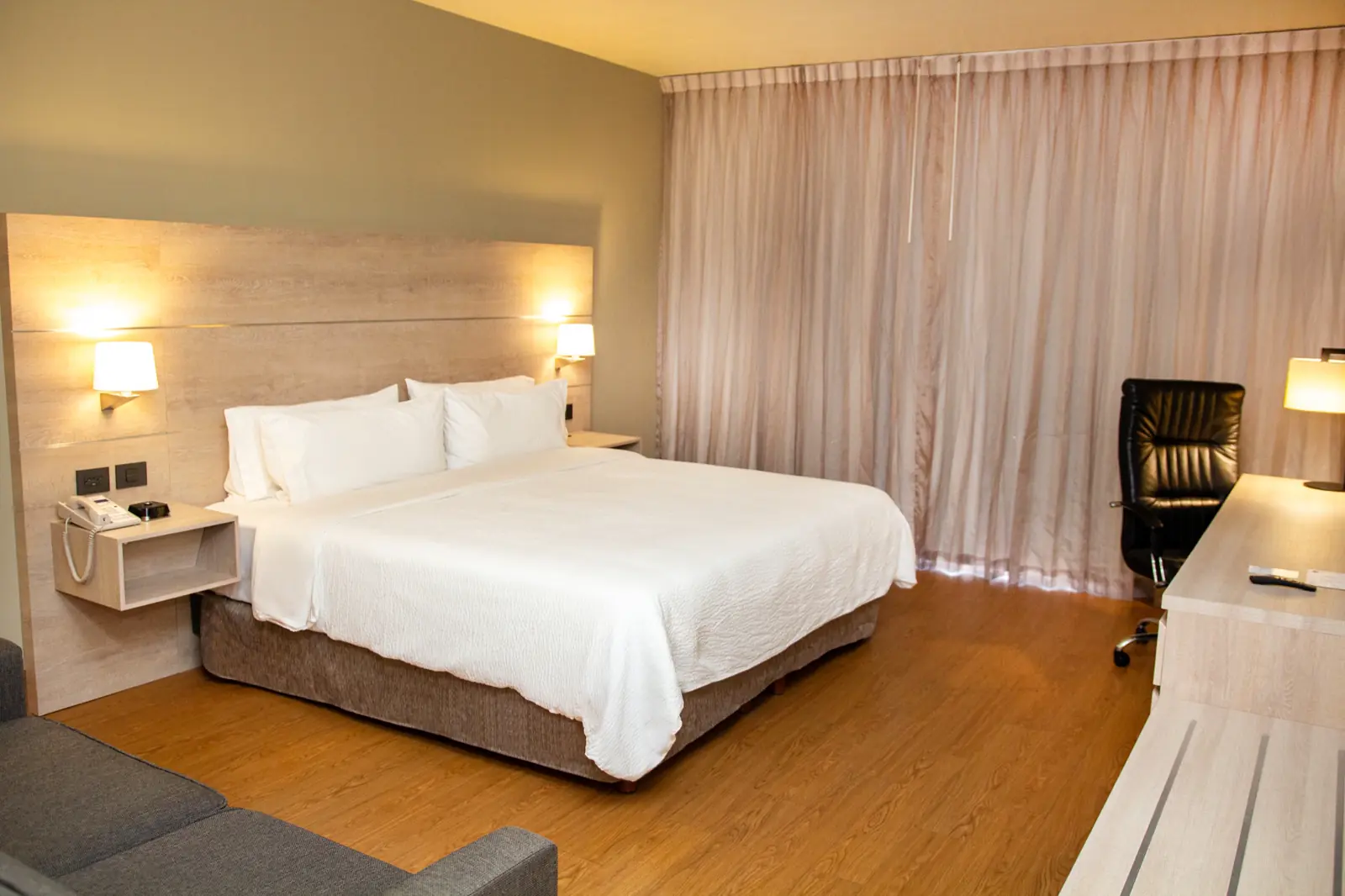 1 CAMA KING ESTÁNDAR 3 de 6
