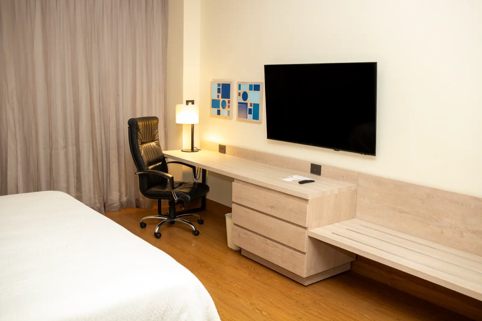 1 CAMA KING ESTÁNDAR 4 de 6