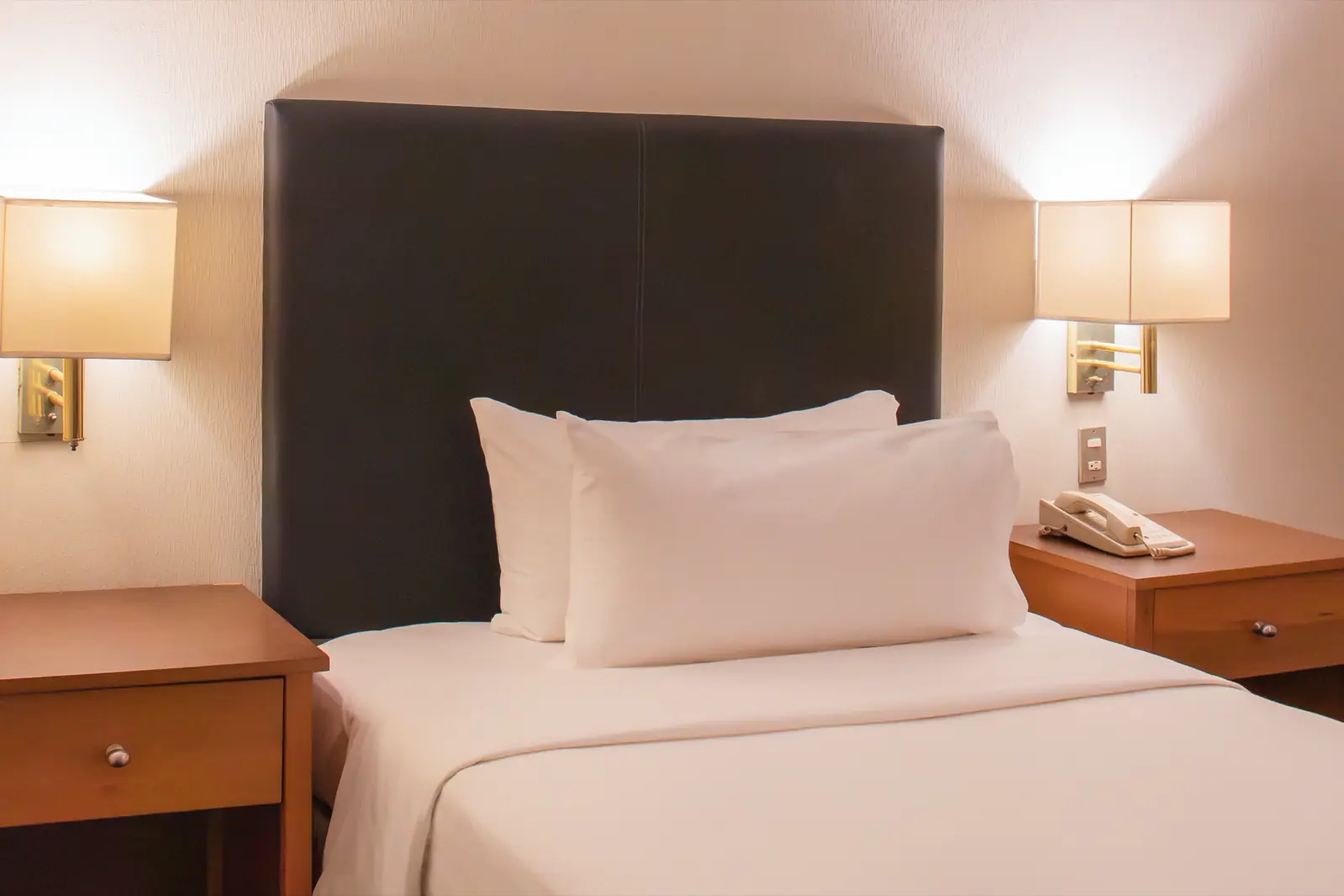 1 CAMA KING ESTÁNDAR 2 de 5